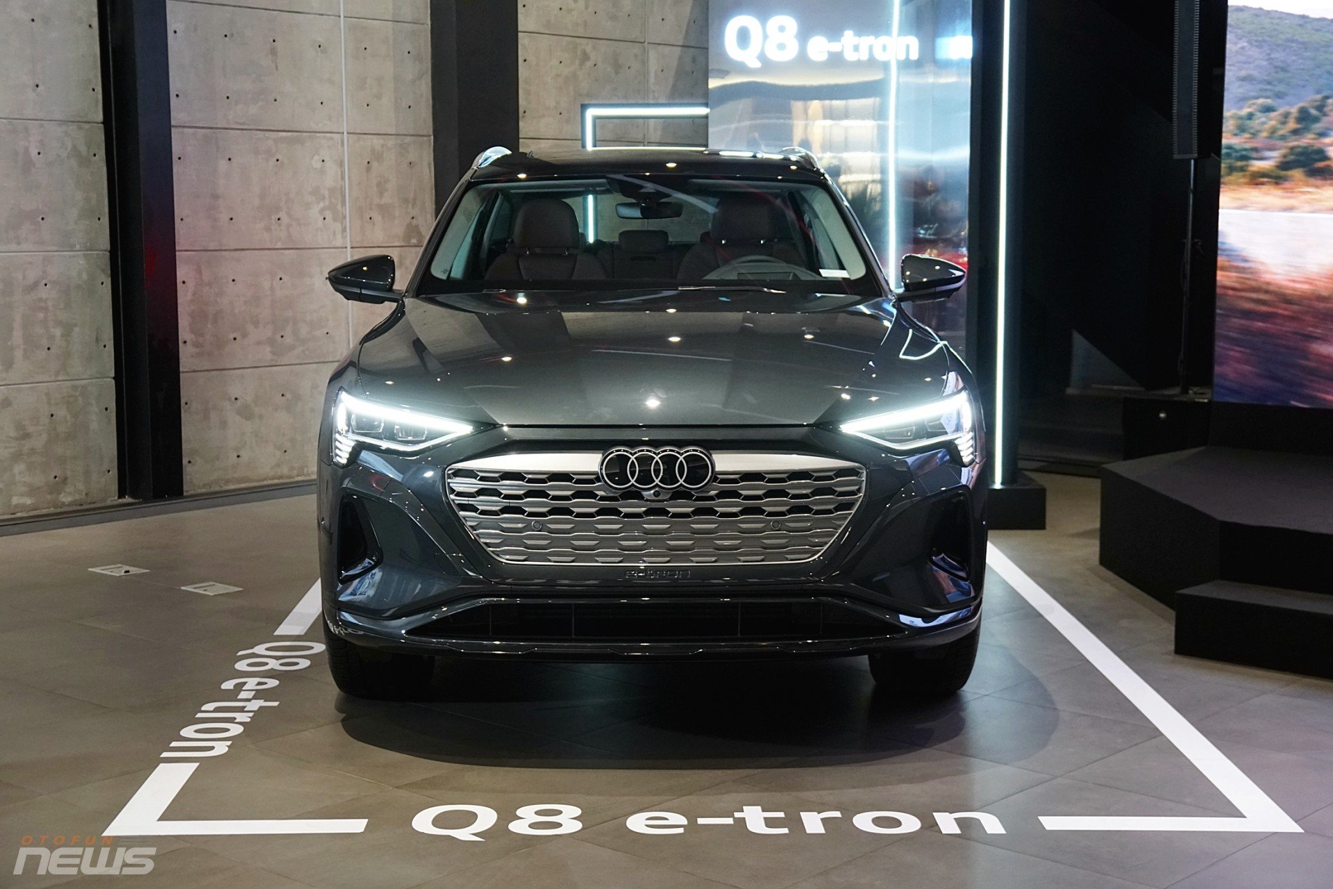 Audi Q8 e-tron ra mắt, xe điện hạng sang rẻ nhất Việt Nam Audi Q8 e-tron ra mắt, xe điện hạng sang rẻ nhất Việt Nam