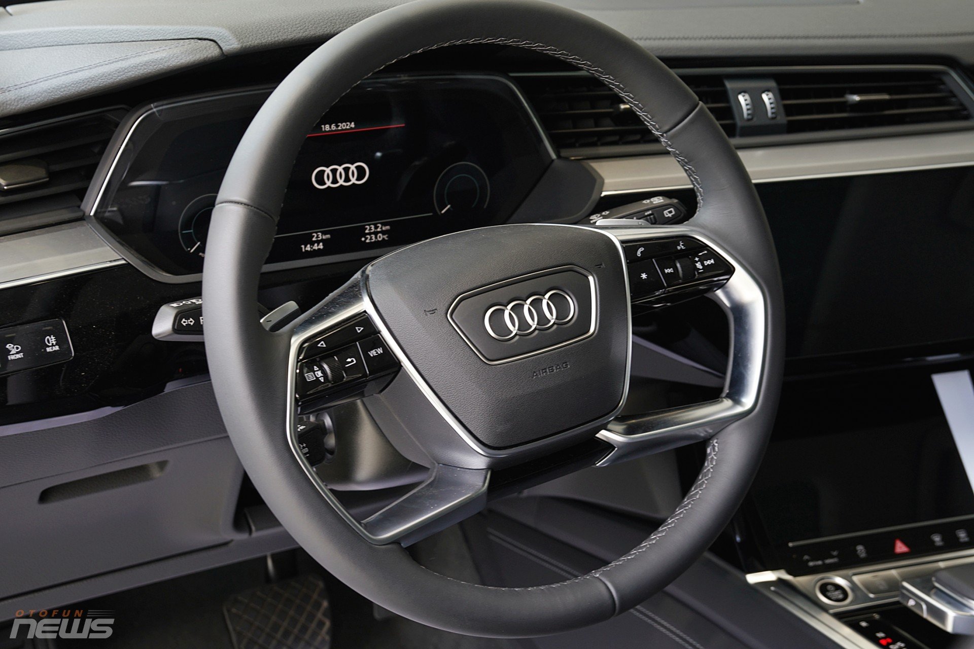 Audi Q8 e-tron ra mắt, xe điện hạng sang rẻ nhất Việt Nam Audi Q8 e-tron ra mắt, xe điện hạng sang rẻ nhất Việt Nam