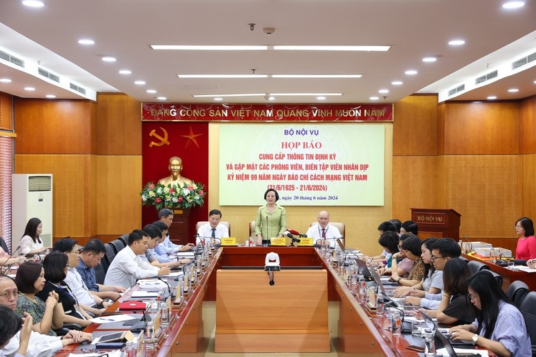 Cải cách tiền lương thì phải tăng lương