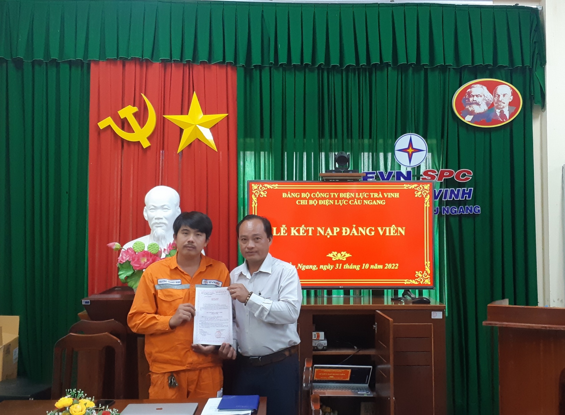 Phát hiện, xây dựng những điển hình, nhân tố phát triển Đảng Phát hiện, xây dựng những điển hình, nhân tố phát triển Đảng