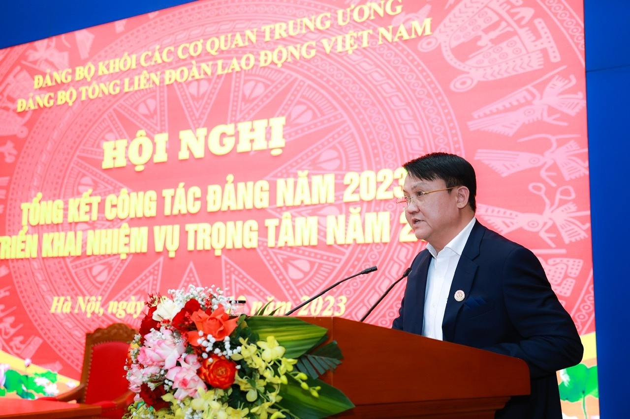 Phát hiện, xây dựng những điển hình, nhân tố phát triển Đảng Phát hiện, xây dựng những điển hình, nhân tố phát triển Đảng