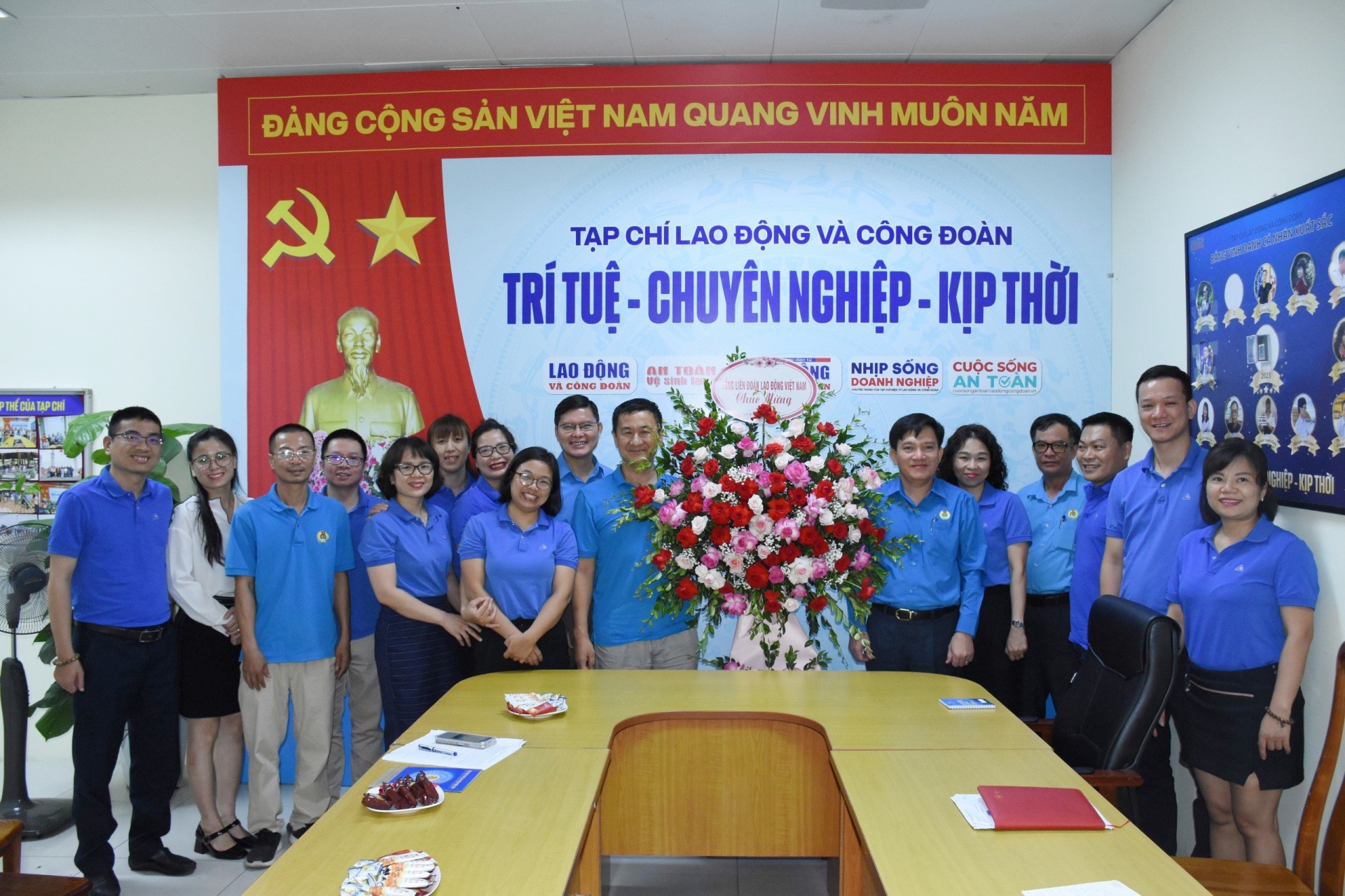 Tạp chí Lao động và Công đoàn cảm ơn những lời chúc mừng dịp 21/6 Tạp chí Lao động và Công đoàn cảm ơn những lời chúc mừng dịp 21/6
