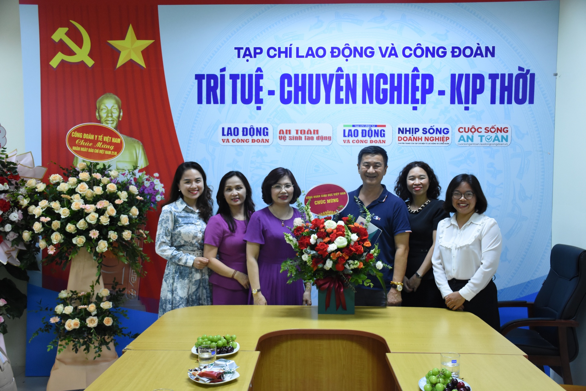 Tạp chí Lao động và Công đoàn cảm ơn những lời chúc mừng dịp 21/6 Tạp chí Lao động và Công đoàn cảm ơn những lời chúc mừng dịp 21/6