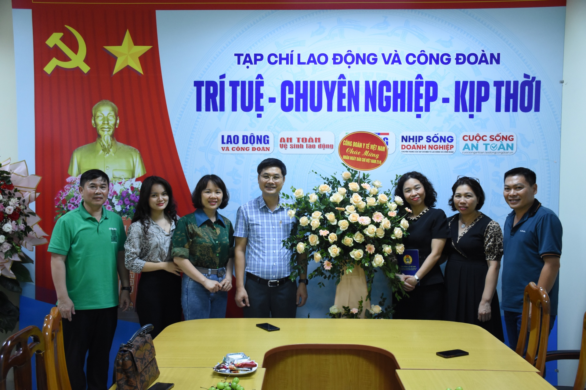 Tạp chí Lao động và Công đoàn cảm ơn những lời chúc mừng dịp 21/6 Tạp chí Lao động và Công đoàn cảm ơn những lời chúc mừng dịp 21/6