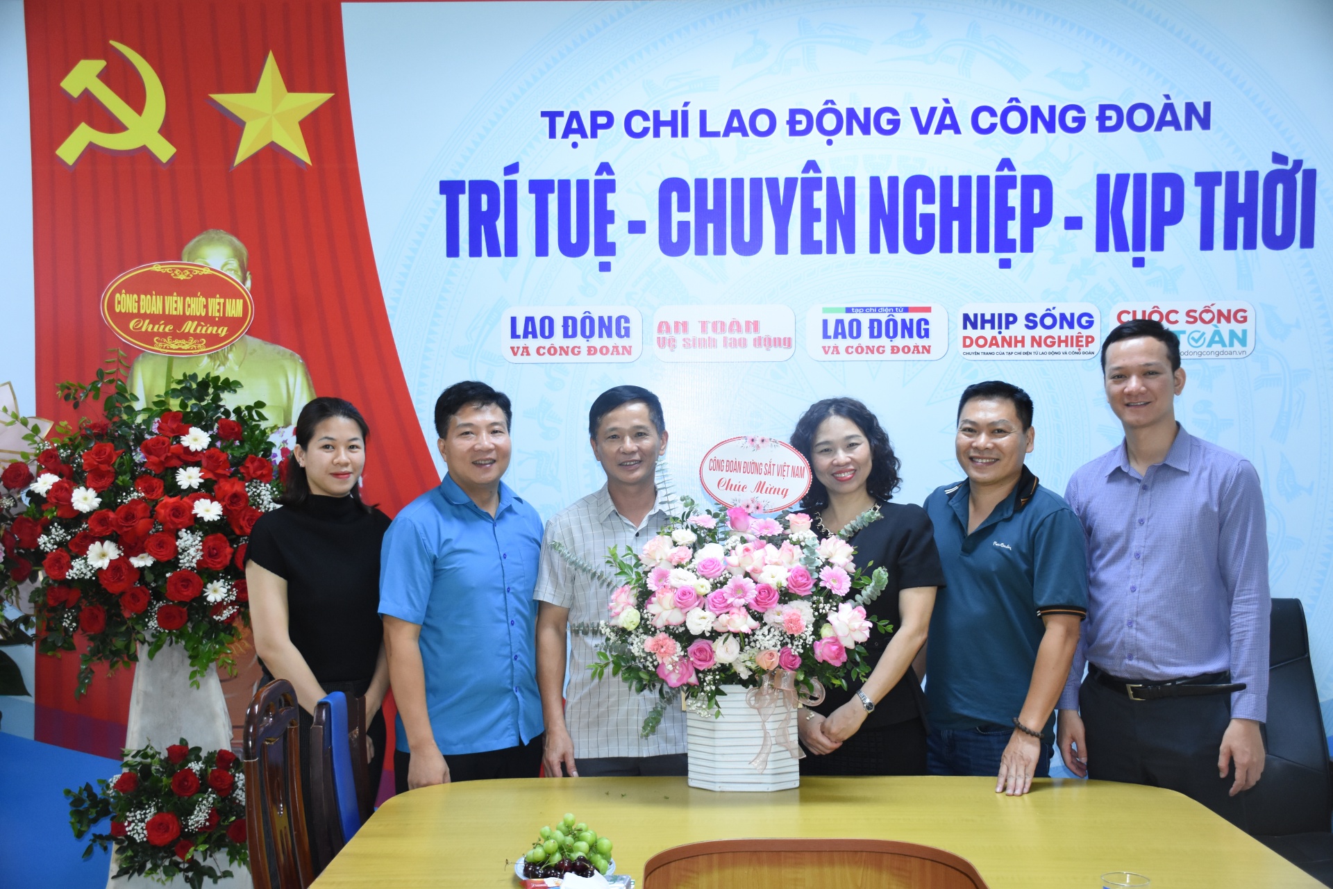 Tạp chí Lao động và Công đoàn cảm ơn những lời chúc mừng dịp 21/6 Tạp chí Lao động và Công đoàn cảm ơn những lời chúc mừng dịp 21/6