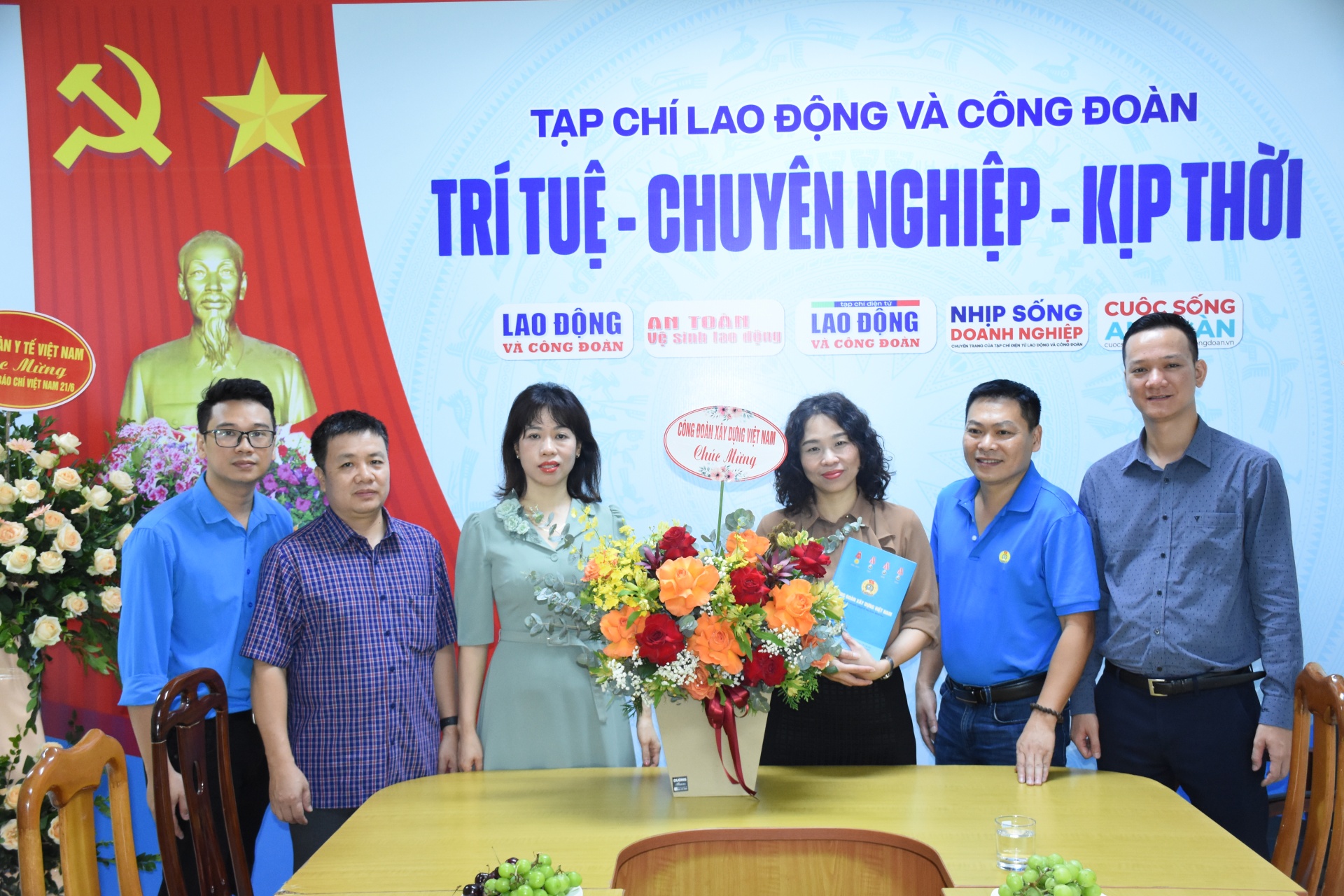 Tạp chí Lao động và Công đoàn cảm ơn những lời chúc mừng dịp 21/6 Tạp chí Lao động và Công đoàn cảm ơn những lời chúc mừng dịp 21/6