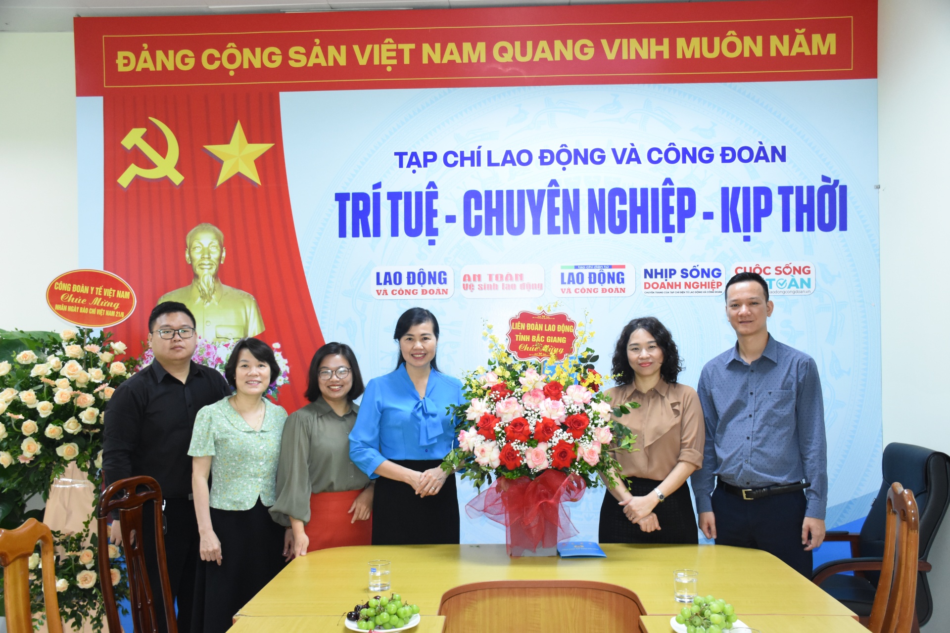 Tạp chí Lao động và Công đoàn cảm ơn những lời chúc mừng dịp 21/6 Tạp chí Lao động và Công đoàn cảm ơn những lời chúc mừng dịp 21/6