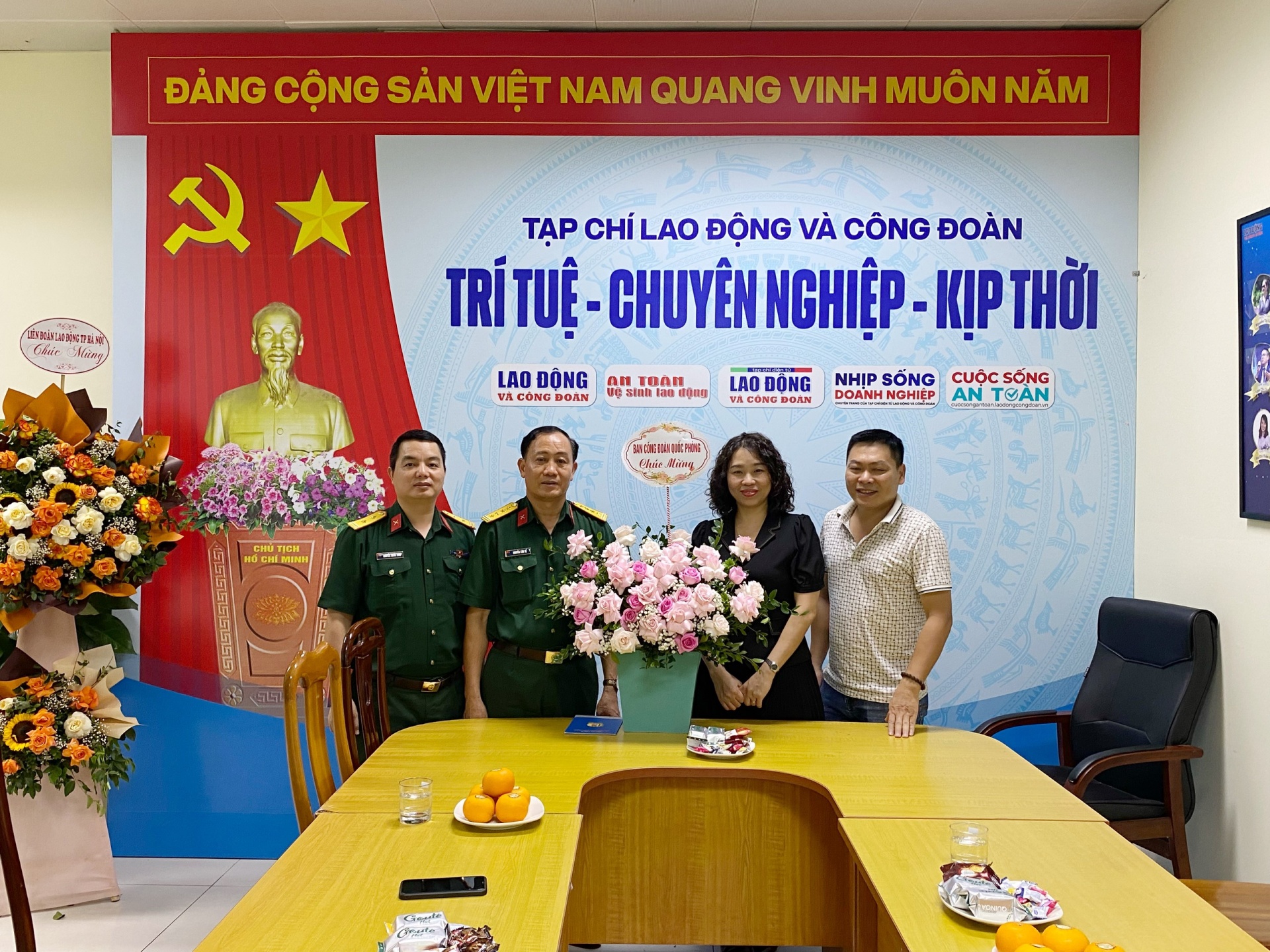 Tạp chí Lao động và Công đoàn cảm ơn những lời chúc mừng dịp 21/6 Tạp chí Lao động và Công đoàn cảm ơn những lời chúc mừng dịp 21/6