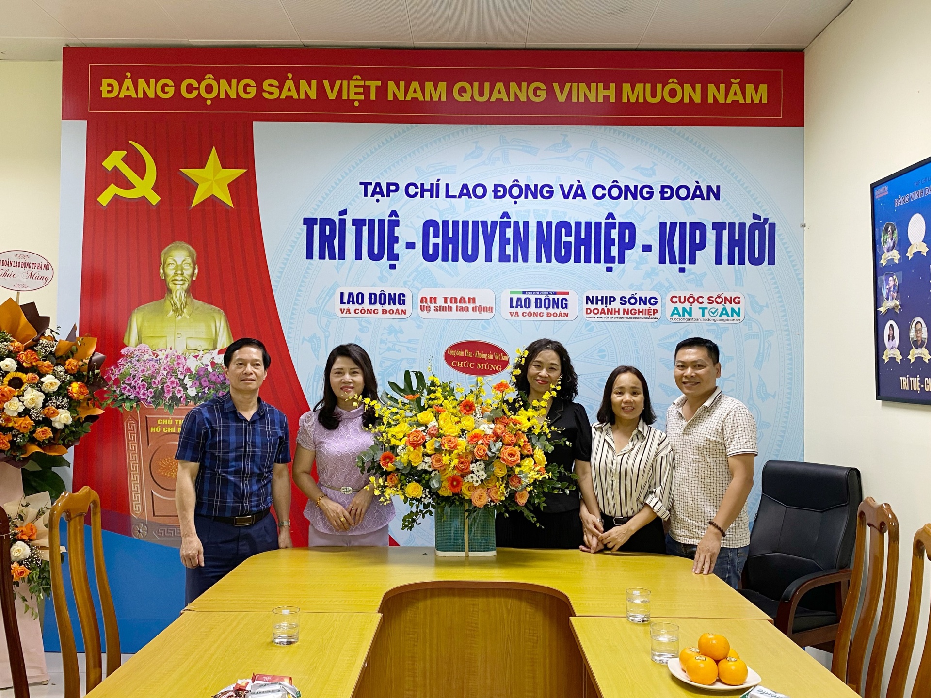 Tạp chí Lao động và Công đoàn cảm ơn những lời chúc mừng dịp 21/6 Tạp chí Lao động và Công đoàn cảm ơn những lời chúc mừng dịp 21/6