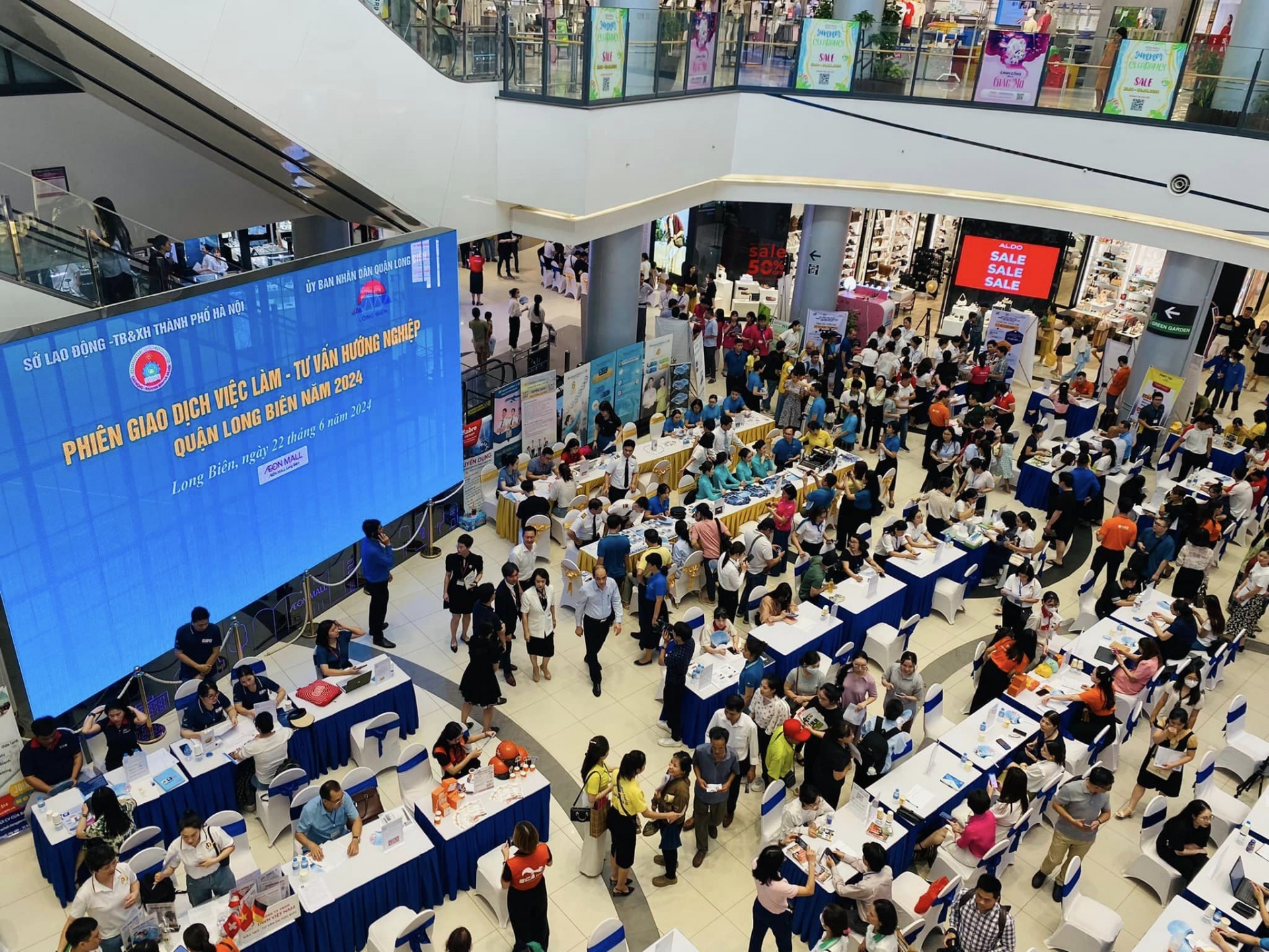 Hơn 5.000 chỉ tiêu tuyển dụng, tuyển sinh tại phiên giao dịch việc làm quận Long Biên Hơn 5.000 chỉ tiêu tuyển dụng, tuyển sinh tại phiên giao dịch việc làm quận Long Biên