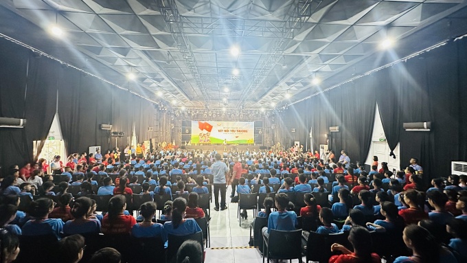 Trại hè cho con đoàn viên, NLĐ mồ côi ở Nghệ An: Để các em không hề đơn độc Trại hè cho con đoàn viên, NLĐ mồ côi ở Nghệ An: Để các em không hề đơn độc