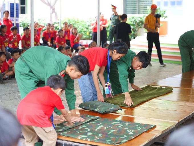 Trại hè cho con đoàn viên, NLĐ mồ côi ở Nghệ An: Để các em không hề đơn độc Trại hè cho con đoàn viên, NLĐ mồ côi ở Nghệ An: Để các em không hề đơn độc