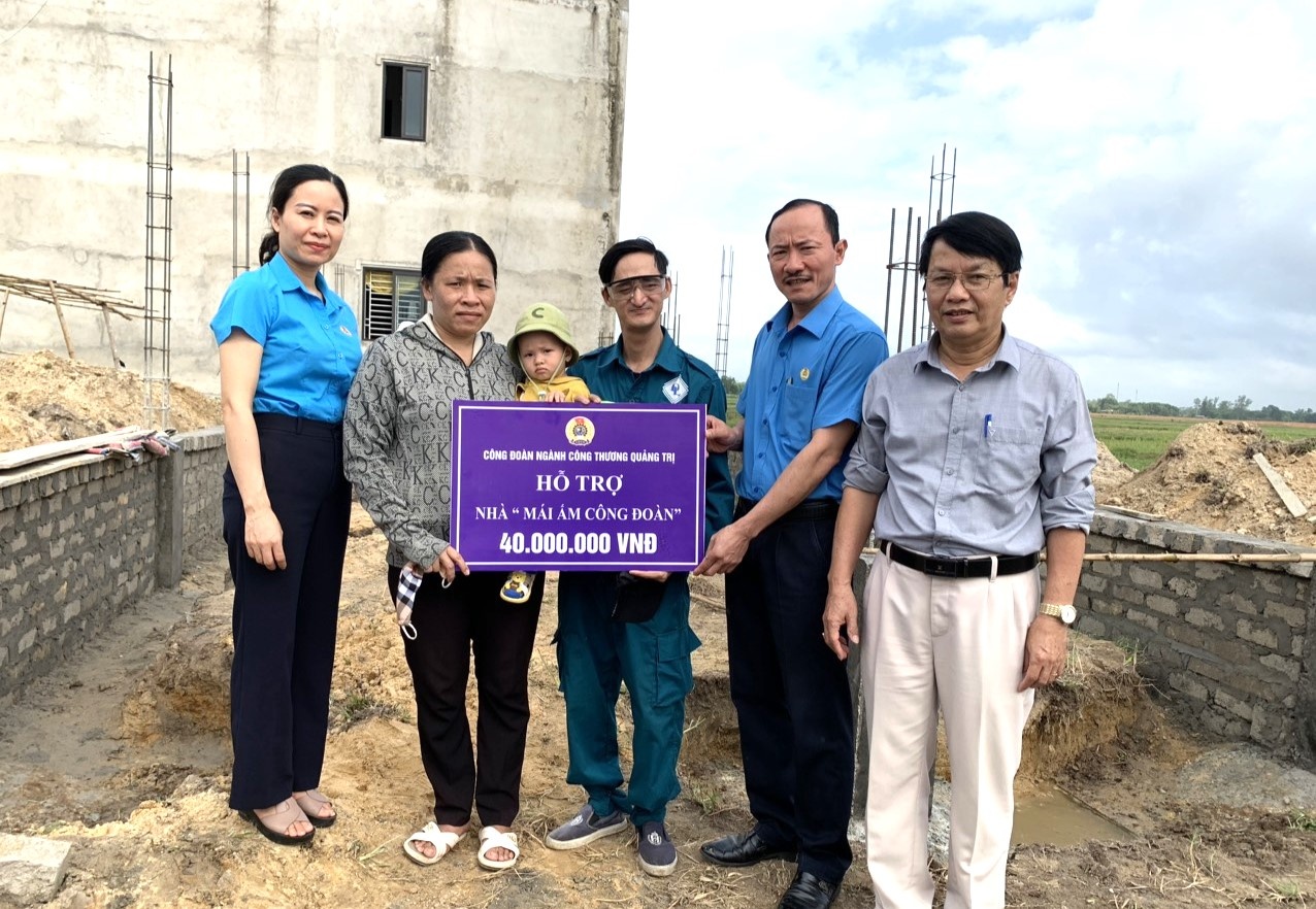 Chị Nguyễn Thị Hiền: Cán bộ công đoàn có tâm với doanh nghiệp và hoạt động công đoàn Chị Nguyễn Thị Hiền: Cán bộ công đoàn có tâm với doanh nghiệp và hoạt động công đoàn