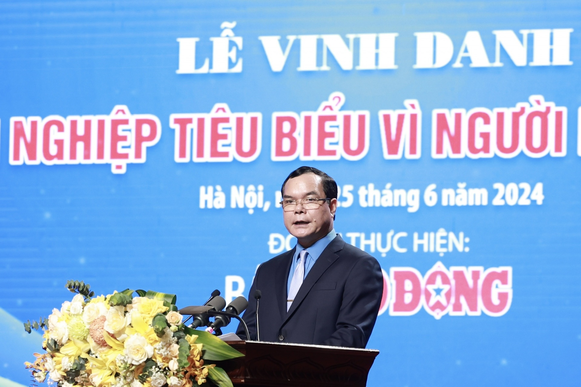 Vinh danh 67 doanh nghiệp tiêu biểu vì người lao động Vinh danh 67 doanh nghiệp tiêu biểu vì người lao động