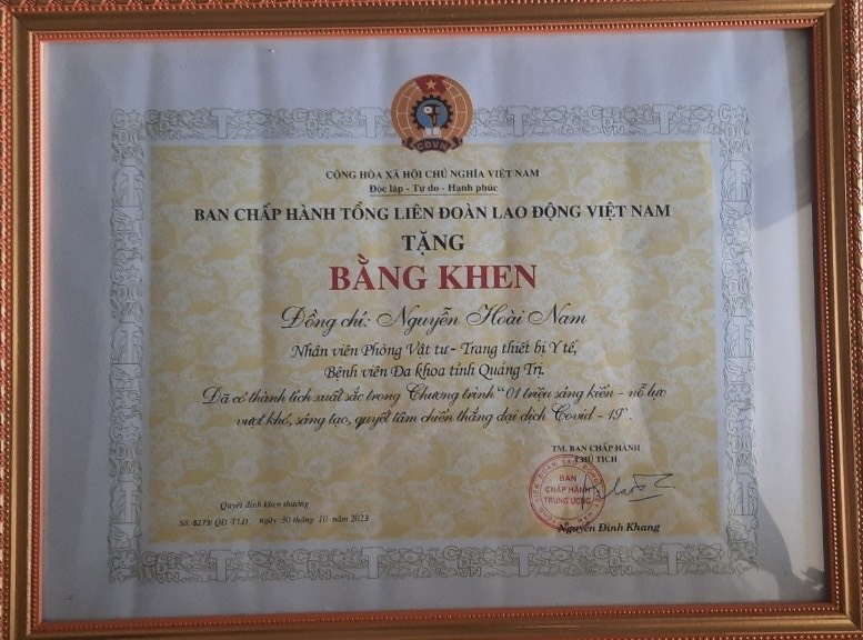 Cán bộ y tế say mê sáng tạo vì sức khỏe nhân dân Cán bộ y tế say mê sáng tạo vì sức khỏe nhân dân