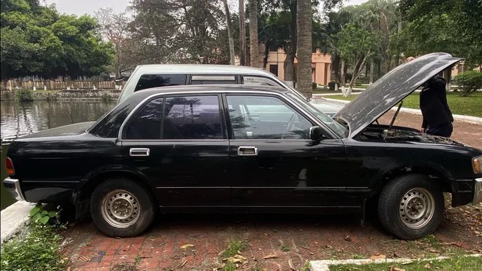 Đấu giá 'xe bộ trưởng' Toyota Crown giá khởi điểm thấp hiếm có