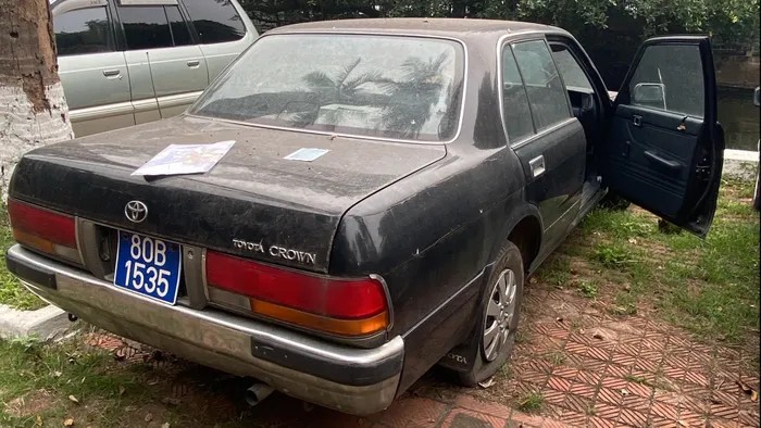 Đấu giá 'xe bộ trưởng' Toyota Crown giá khởi điểm thấp hiếm có