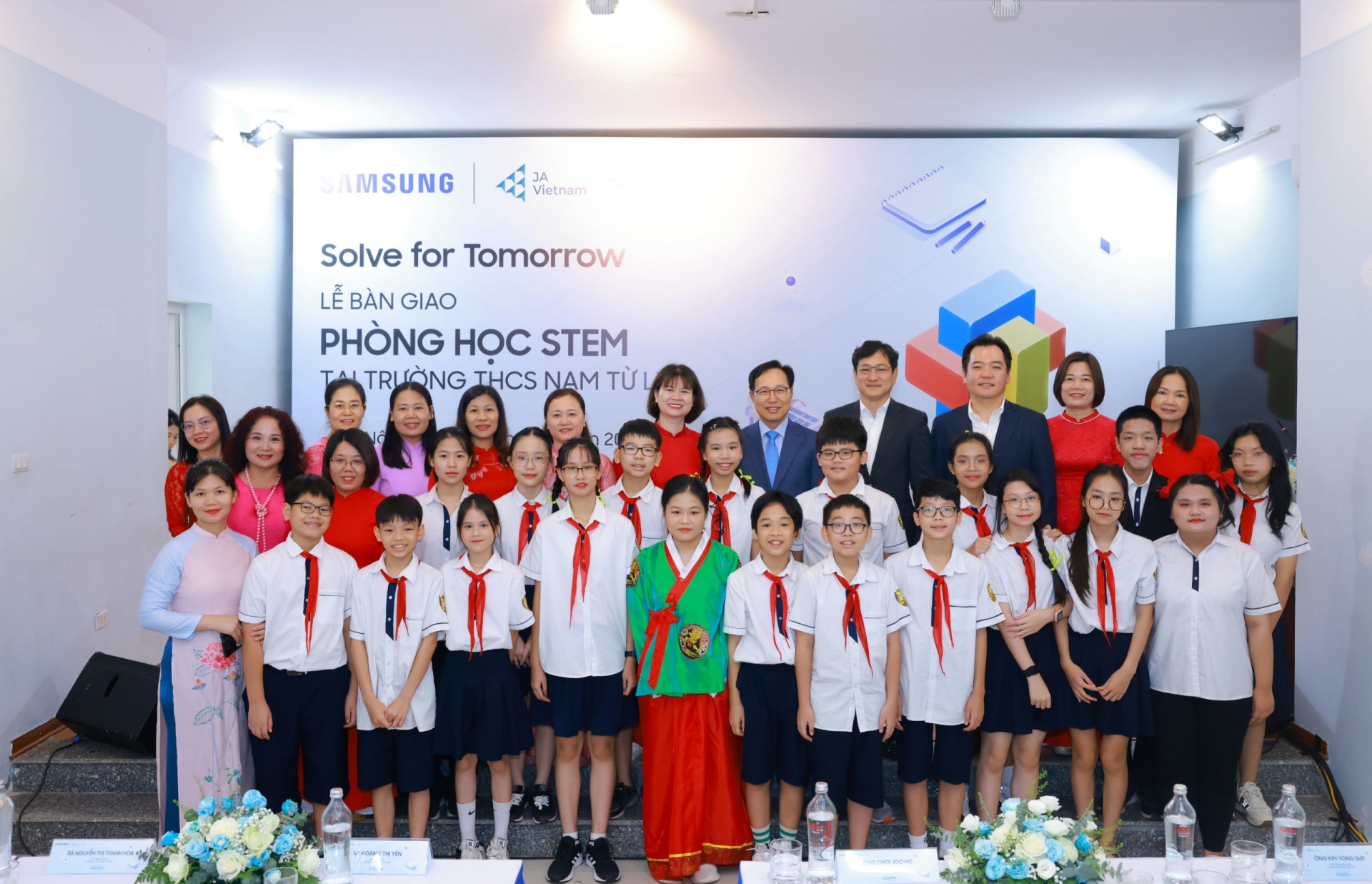 Samsung Việt Nam trao tặng phòng học STEM LAB cho Trường THCS Nam Từ Liêm, Hà Nội Samsung Việt Nam trao tặng phòng học STEM LAB cho Trường THCS Nam Từ Liêm, Hà Nội