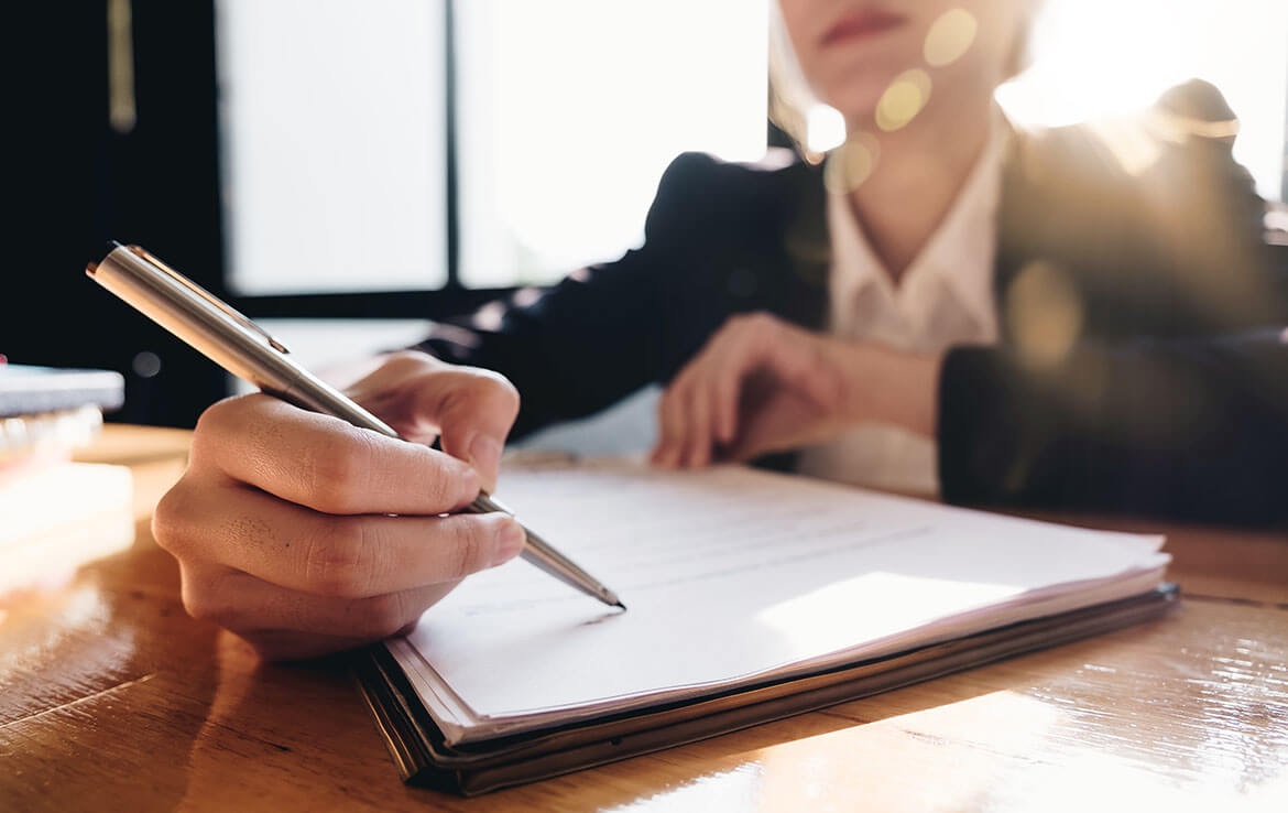 Phải làm gì khi làm việc chính thức nhưng không được ký hợp đồng lao động chính thức? Phải làm gì khi làm việc chính thức nhưng không được ký hợp đồng lao động chính thức?