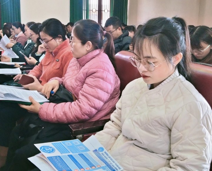 Đối thoại chính sách pháp luật: Giải pháp bảo vệ người lao động từ sớm, từ xa Đối thoại chính sách pháp luật: Giải pháp bảo vệ người lao động từ sớm, từ xa