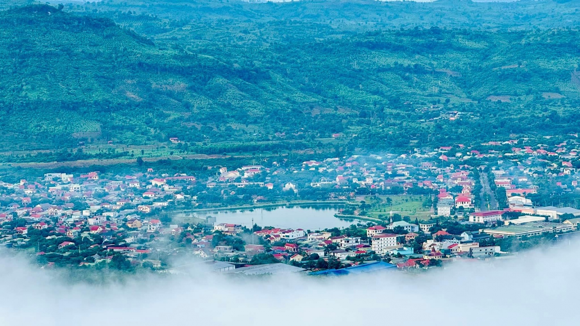 Nguồn lực nhân dân nhìn từ Lao Bảo Nguồn lực nhân dân nhìn từ Lao Bảo