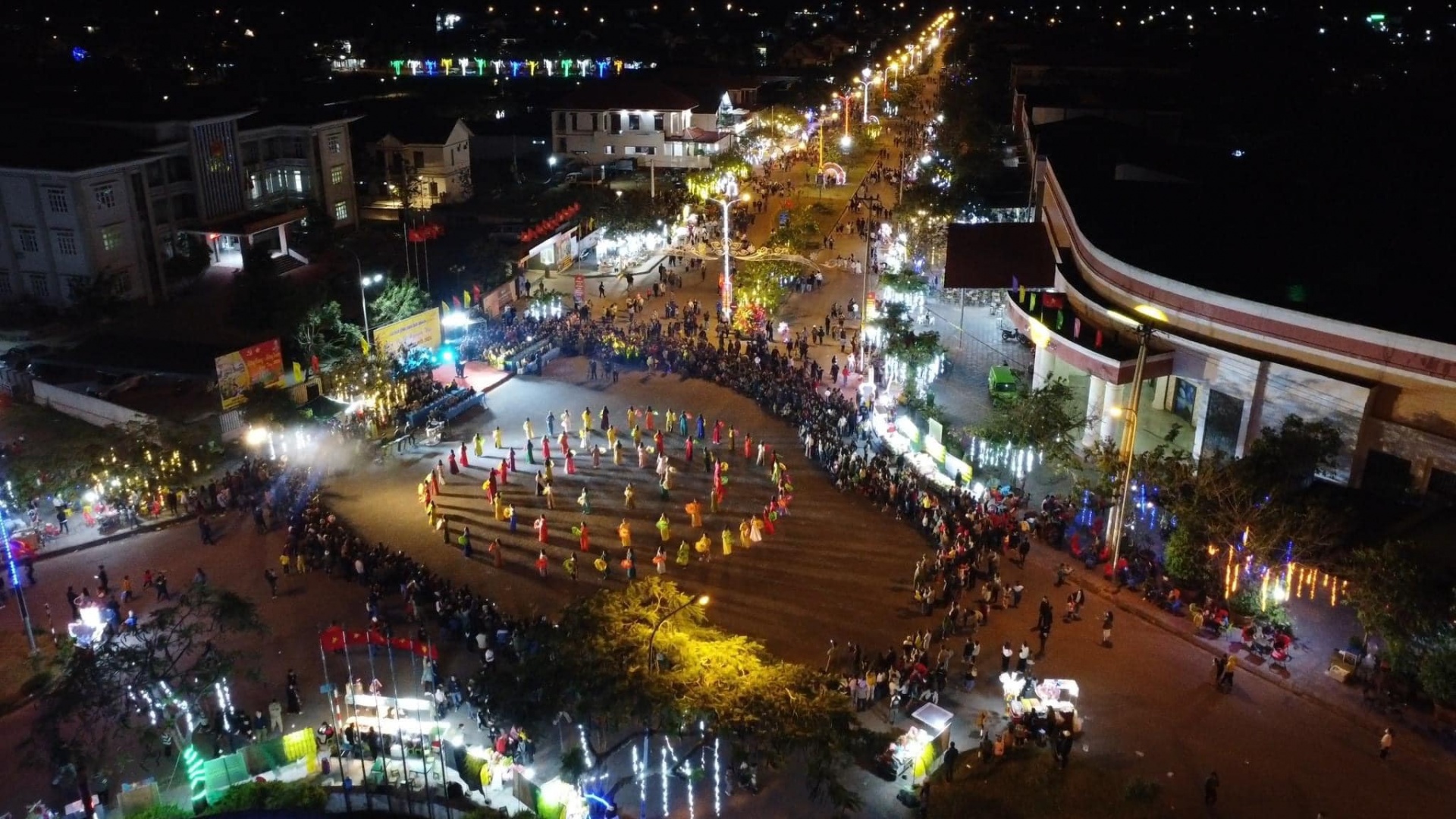 Nguồn lực nhân dân nhìn từ Lao Bảo Nguồn lực nhân dân nhìn từ Lao Bảo