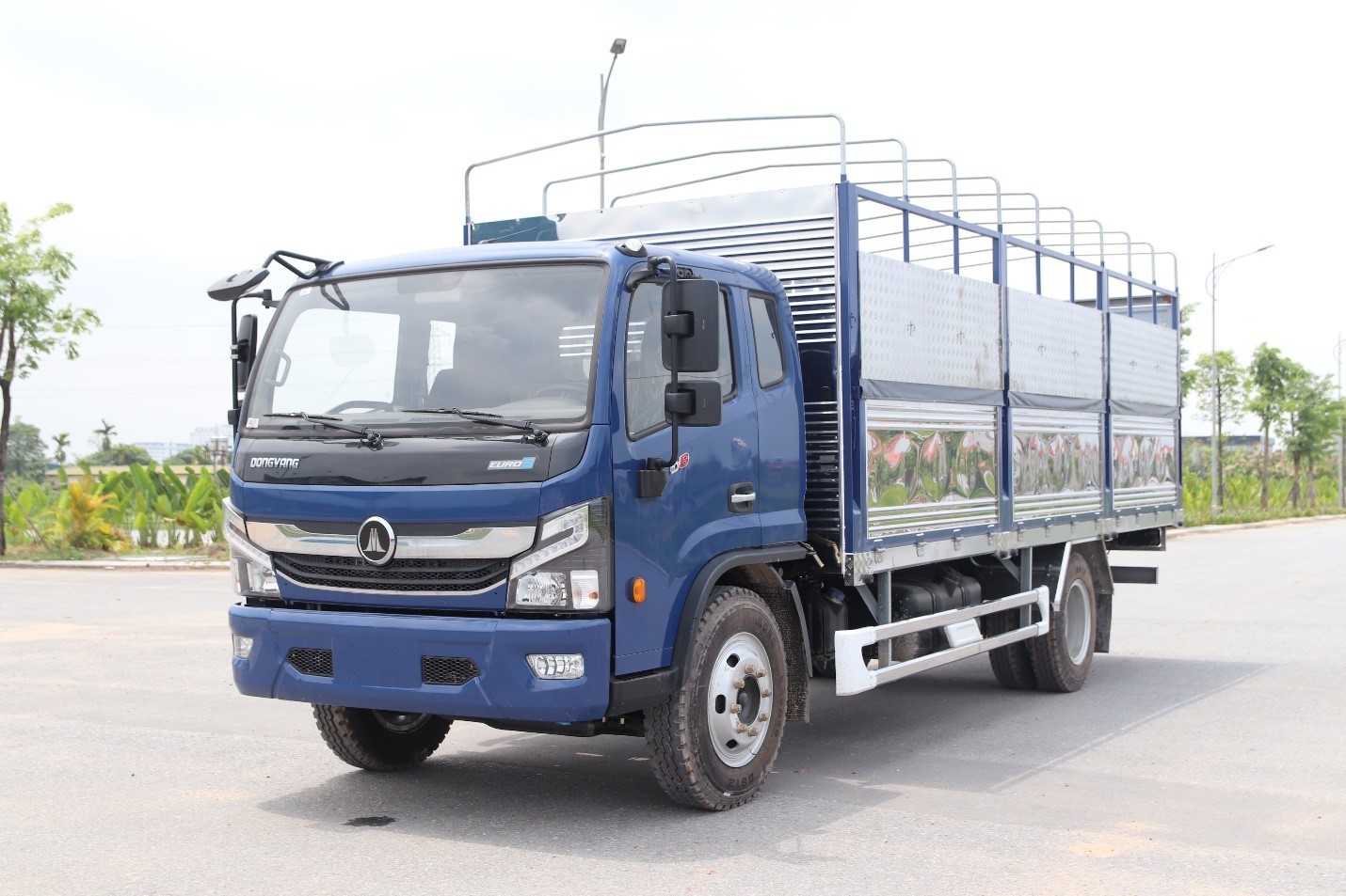 Đồng vàng D8, gương mặt sáng giá trong làng xe tải 8 tấn Đồng vàng D8, gương mặt sáng giá trong làng xe tải 8 tấn