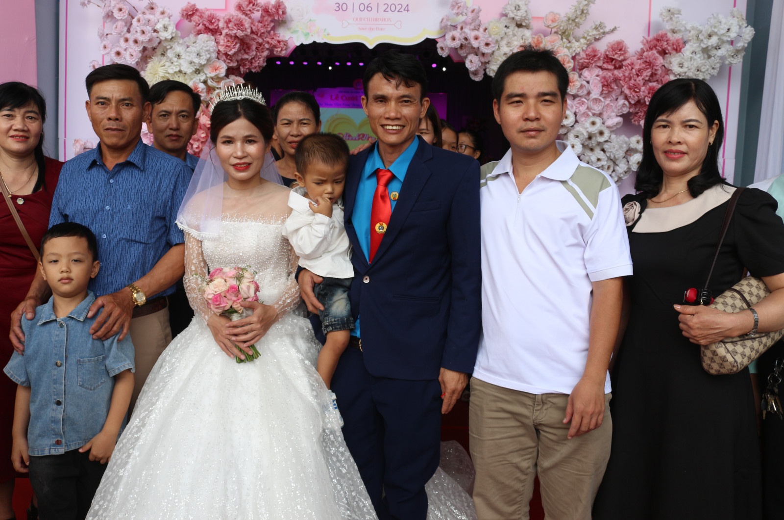 Lễ cưới tập thể của 10 cặp đôi công nhân Lễ cưới tập thể của 10 cặp đôi công nhân