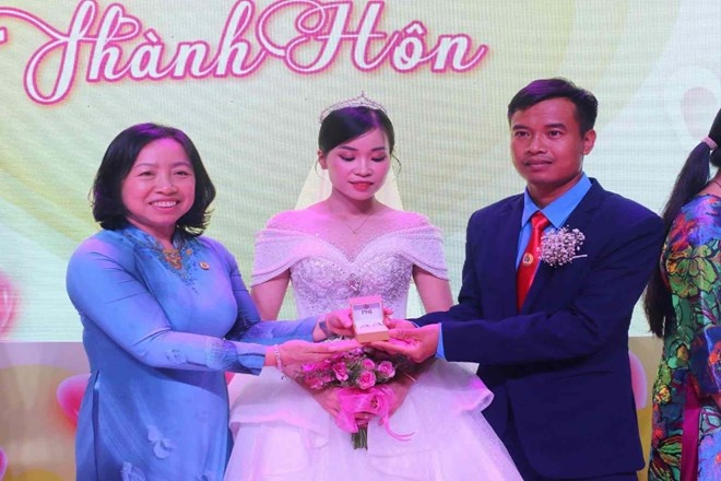 Lễ cưới tập thể của 10 cặp đôi công nhân Lễ cưới tập thể của 10 cặp đôi công nhân