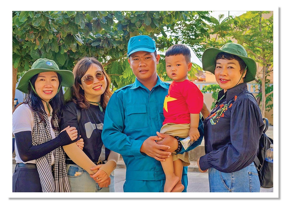 Những người “xây” Trường Sa xanh mãi