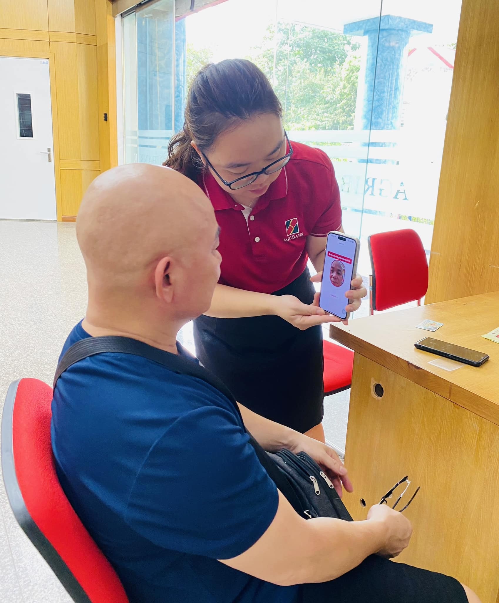 Mỗi khách hàng chỉ cần cập nhật thông tin sinh trắc học một lần tại ngân hàng để đảm bảo an toàn cho tài khoản. 