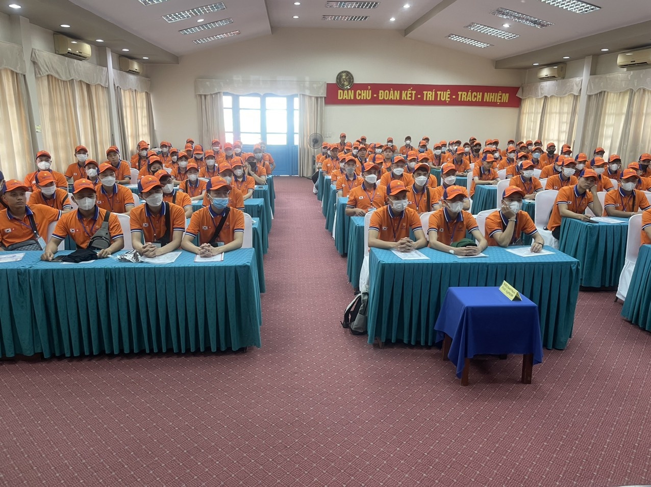 Tuyển 400 lao động nghề hàn và khuôn mẫu làm việc tại Hàn Quốc Tuyển 400 lao động nghề hàn và khuôn mẫu làm việc tại Hàn Quốc