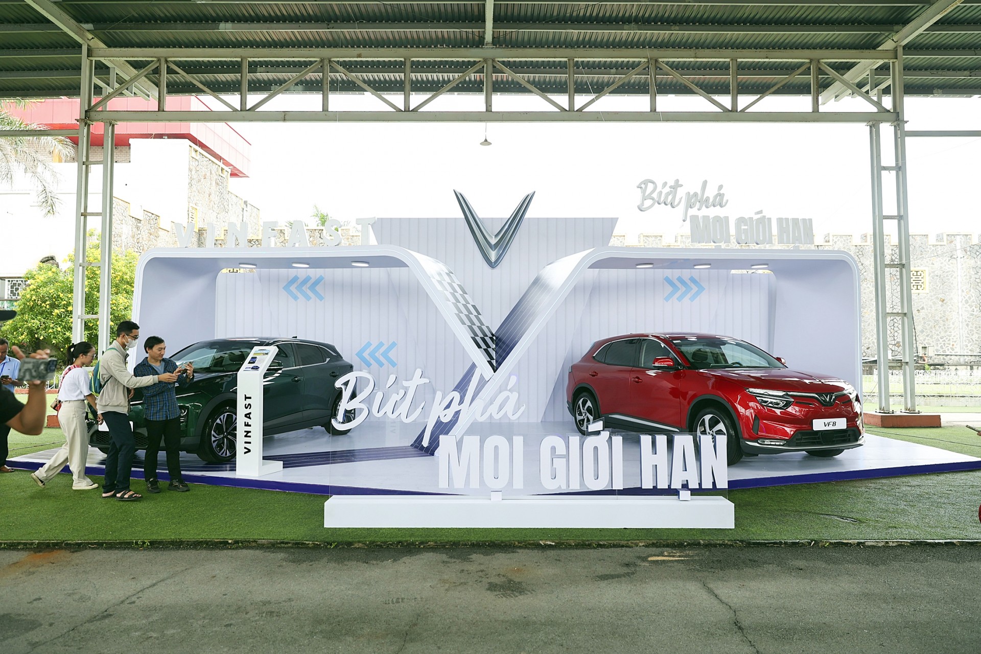 VinFast mang toàn bộ dải xe điện đến trường đua Đại Nam VinFast mang toàn bộ dải xe điện đến trường đua Đại Nam