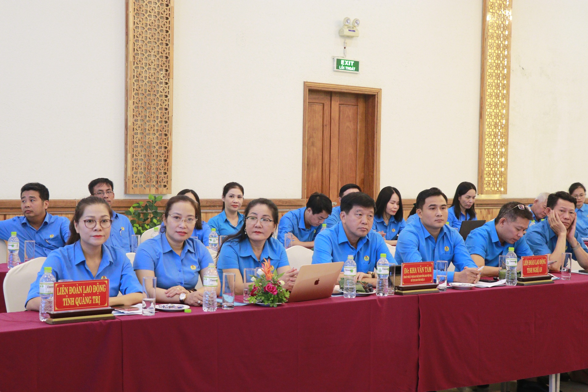 Công đoàn 6 tỉnh Bắc Trung Bộ quyết tâm đưa nghị quyết đại hội công đoàn vào cuộc sống Công đoàn 6 tỉnh Bắc Trung Bộ quyết tâm đưa nghị quyết đại hội công đoàn vào cuộc sống