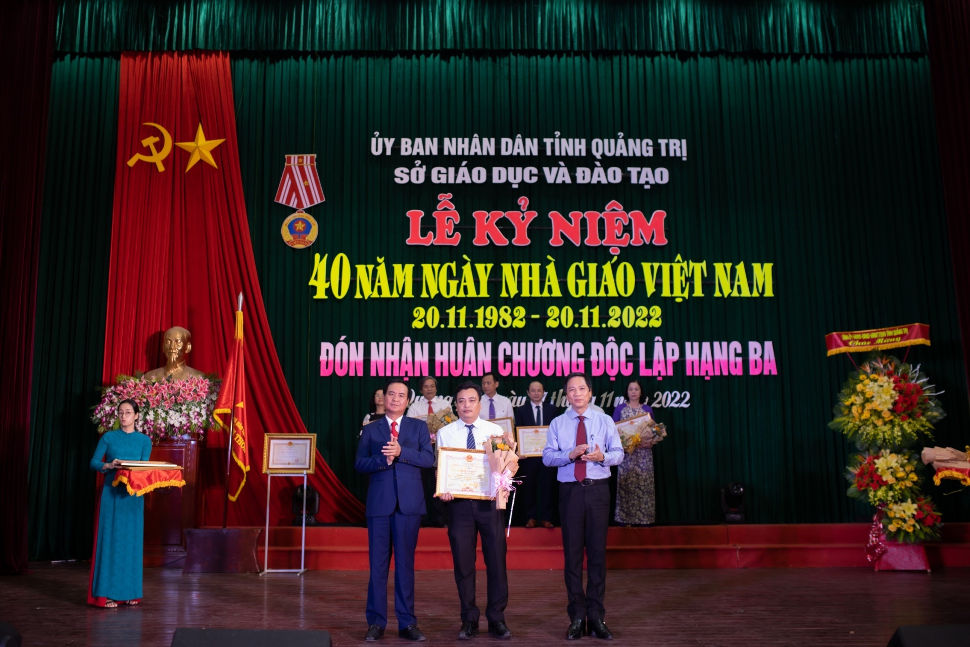 Tấm gương người thầy giáo tận tụy, cán bộ công đoàn mẫu mực Tấm gương người thầy giáo tận tụy, cán bộ công đoàn mẫu mực