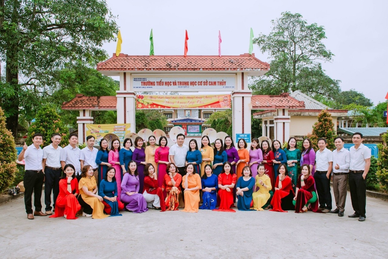 Tấm gương người thầy giáo tận tụy, cán bộ công đoàn mẫu mực Tấm gương người thầy giáo tận tụy, cán bộ công đoàn mẫu mực