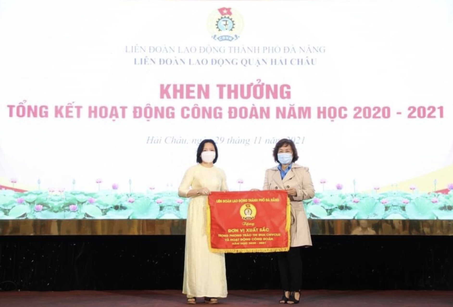 Công đoàn trường THCS Tây Sơn nhiều năm liền nhận được khen thưởng là đơn vị xuất sắc. Công đoàn trường THCS Tây Sơn nhiều năm liền nhận được khen thưởng là đơn vị xuất sắc.