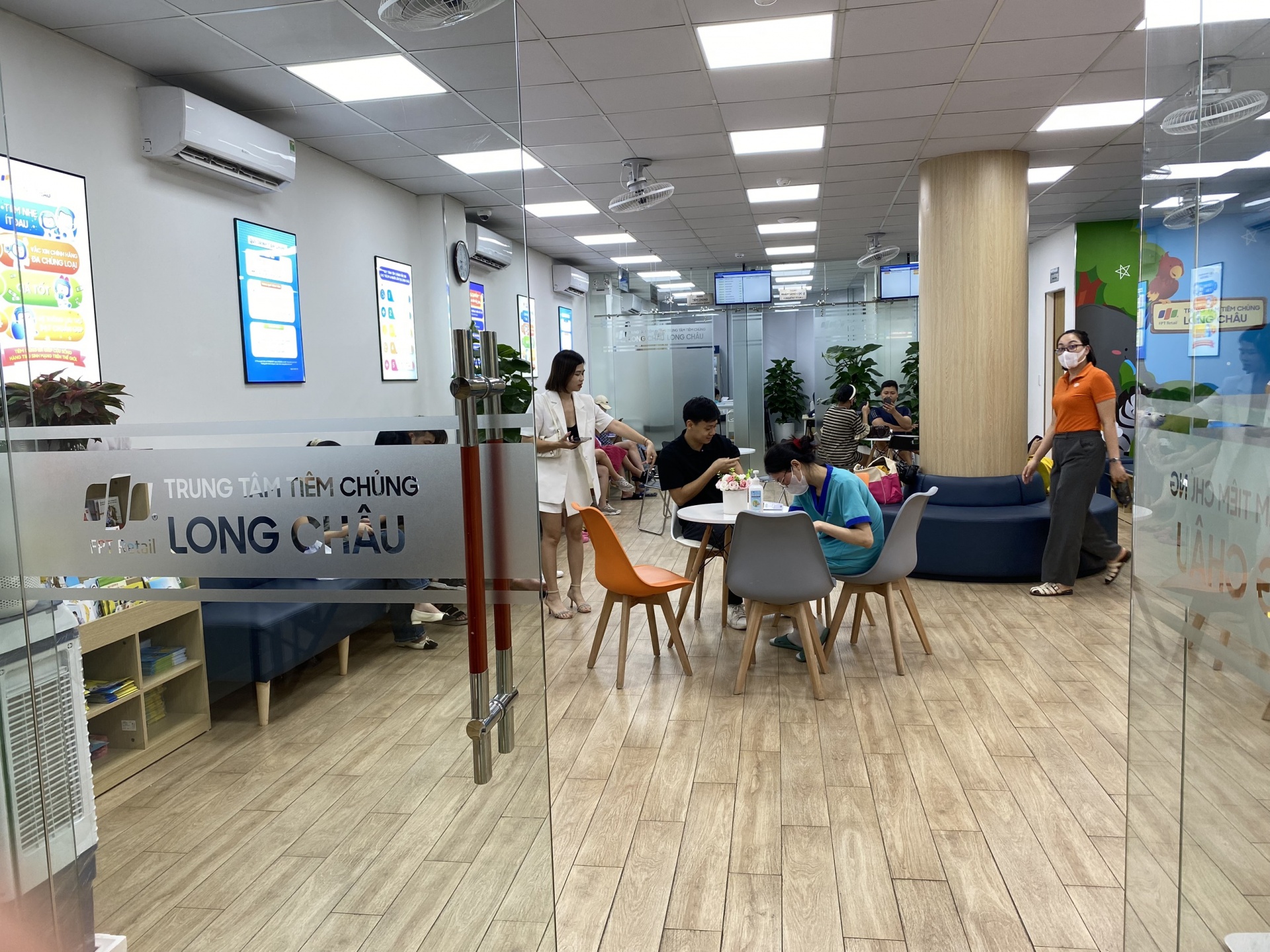 Long Châu cần sớm minh bạch thông tin về chất lượng chuỗi nhà thuốc của mình Long Châu cần sớm minh bạch thông tin về chất lượng chuỗi nhà thuốc của mình