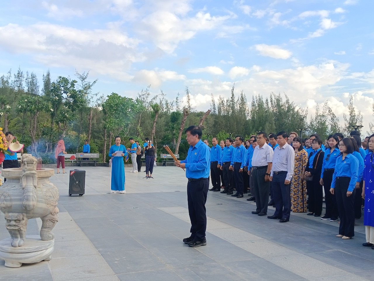 LĐLĐ Long An kết hợp nhiều hoạt động ý nghĩa trong “Hành trình về địa chỉ đỏ”