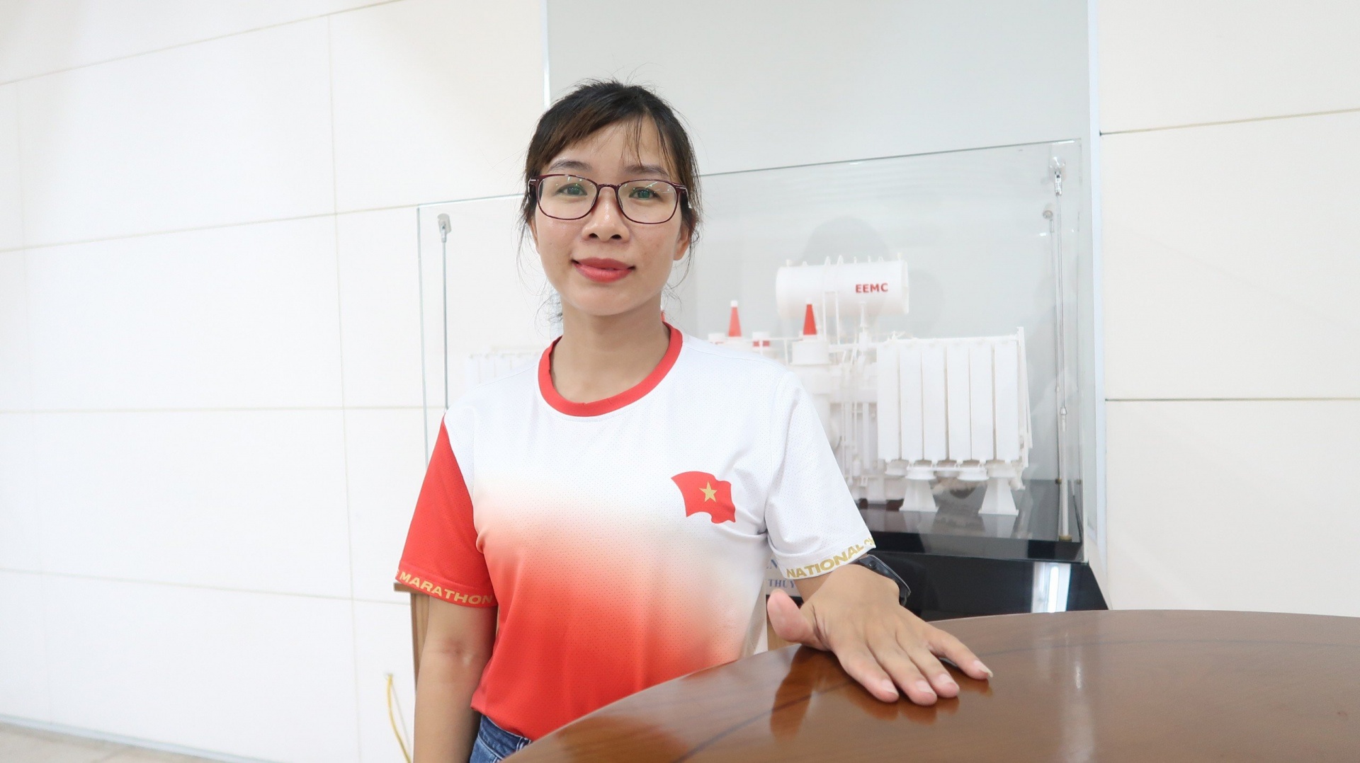 Nữ đoàn viên Công đoàn EVN chạy 70km xuyên đêm