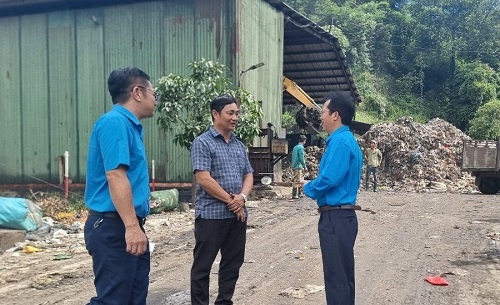 Bảo vệ quyền lợi cho người lao động xử lý rác bị nợ lương ở Lâm Đồng