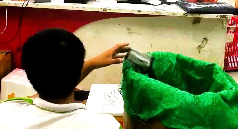 Công nhân lao động trong vòng xoáy giá cả “nhịp điệu một chiều”