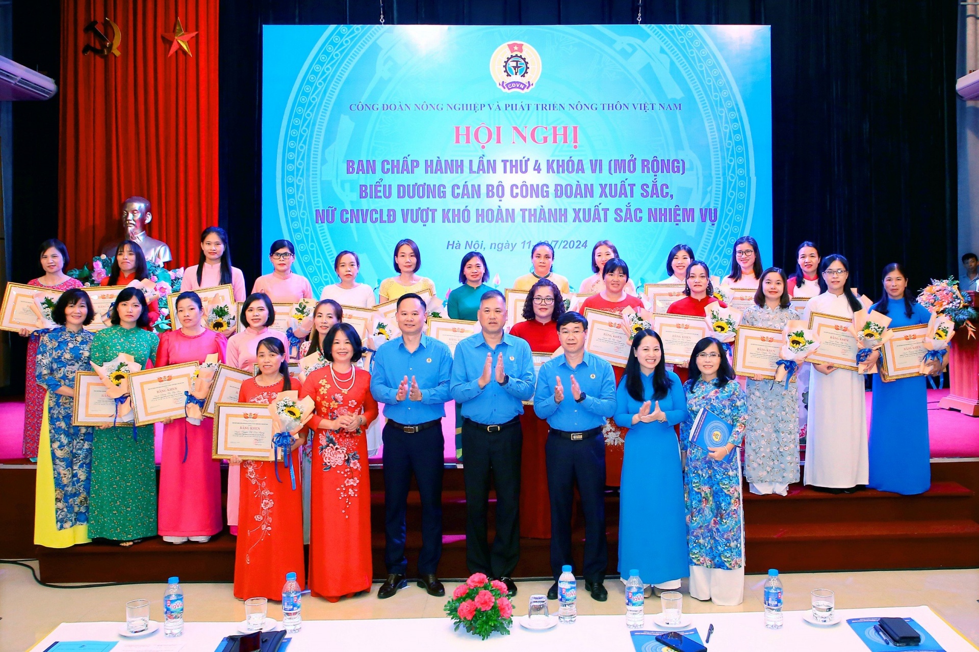 Biểu dương nữ đoàn viên và cán bộ công đoàn xuất sắc ngành Nông nghiệp Biểu dương nữ đoàn viên và cán bộ công đoàn xuất sắc ngành Nông nghiệp