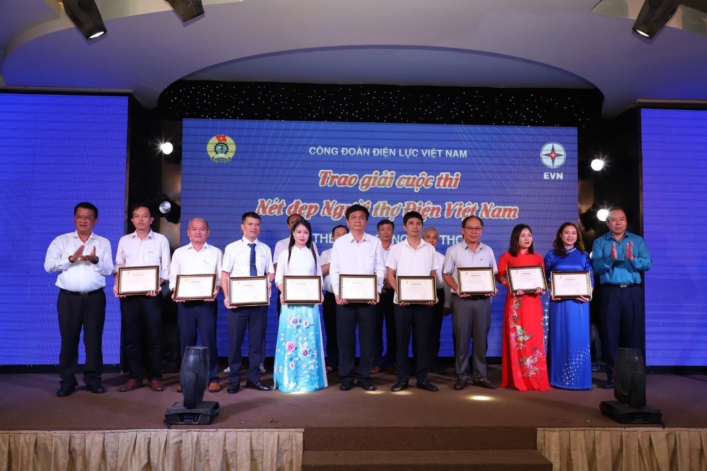 Công nhân điện có hơn 40 lần hiến máu cứu người Công nhân điện có hơn 40 lần hiến máu cứu người