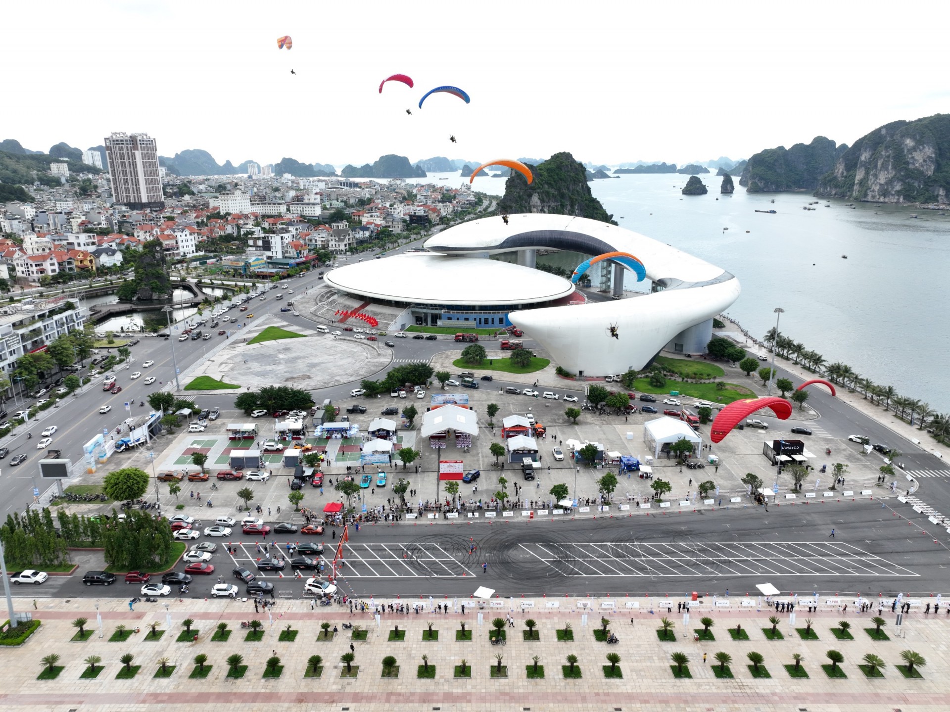 Lễ hội xe - Fun Wheels Festival Hạ Long 2024 chính thức khai mạc Lễ hội xe - Fun Wheels Festival Hạ Long 2024 chính thức khai mạc