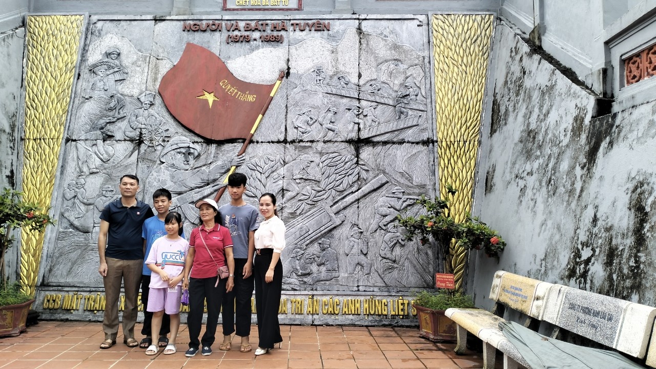 Mùa tri ân tháng 7 ở Nghĩa trang liệt sĩ Quốc gia Vị Xuyên Mùa tri ân tháng 7 ở Nghĩa trang liệt sĩ Quốc gia Vị Xuyên