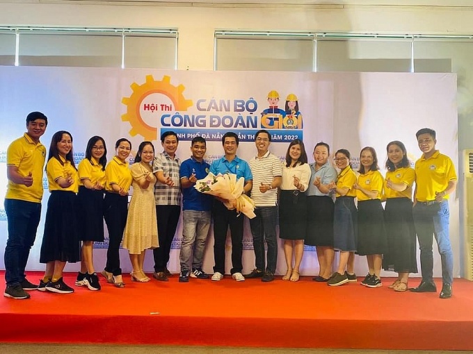 Người thầy truyền lửa yêu thương Người thầy giáo truyền lửa yêu thương