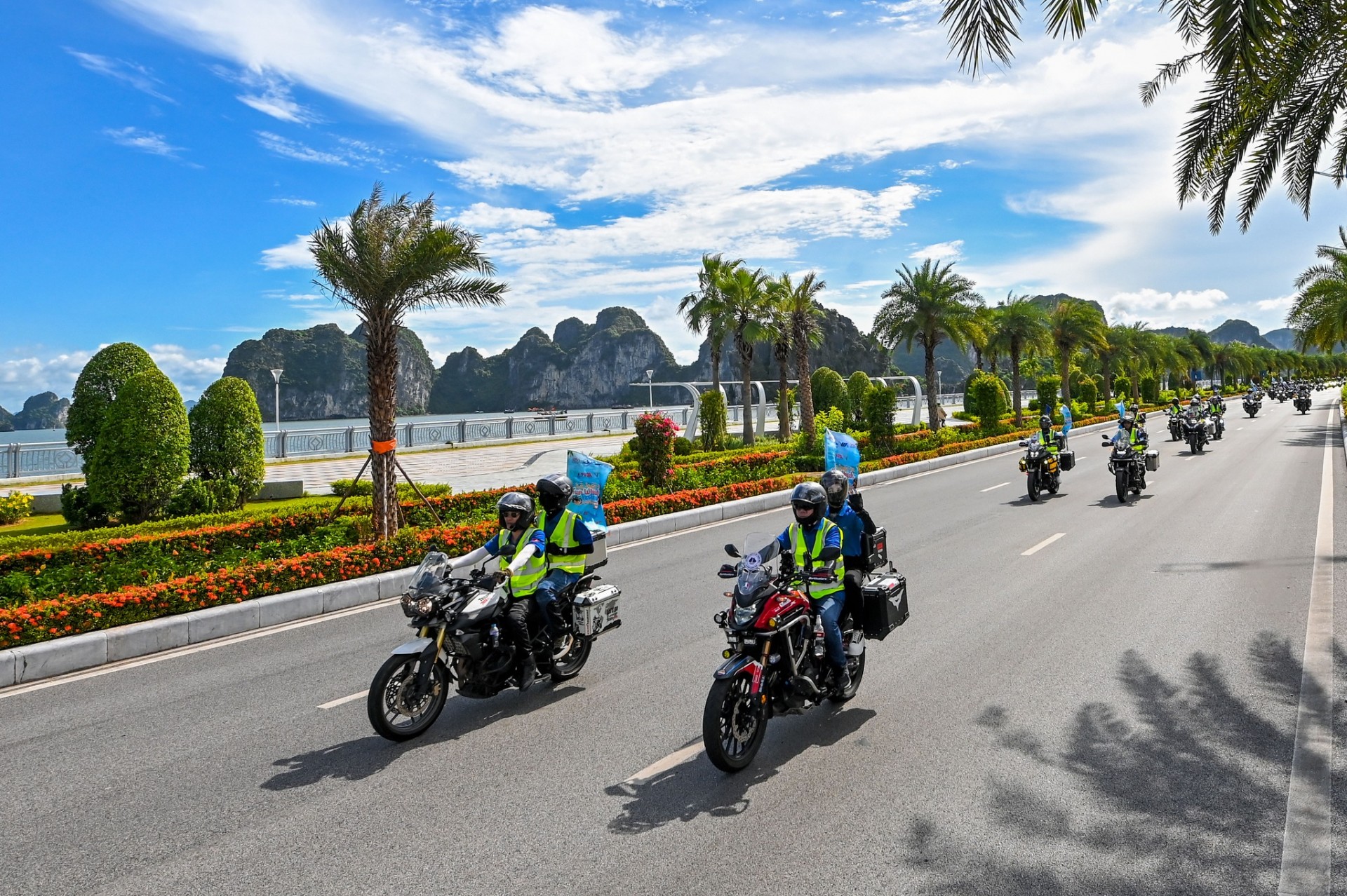 Ấn tượng màn diễu hành mô tô, xe máy tại Lễ hội Xe - Fun Wheels Festival Hạ Long 2024