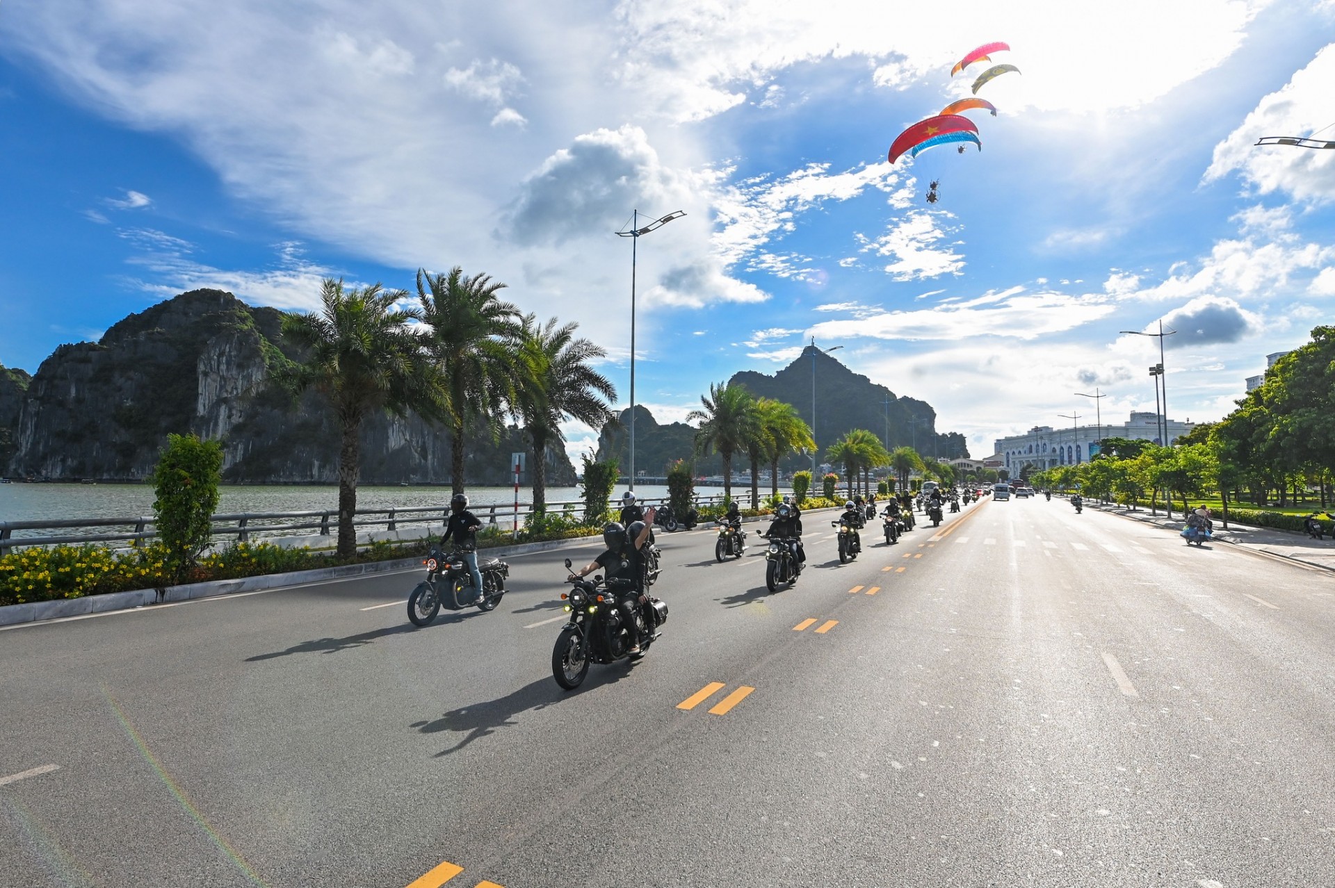 Ấn tượng màn diễu hành mô tô, xe máy tại Lễ hội Xe - Fun Wheels Festival Hạ Long 2024