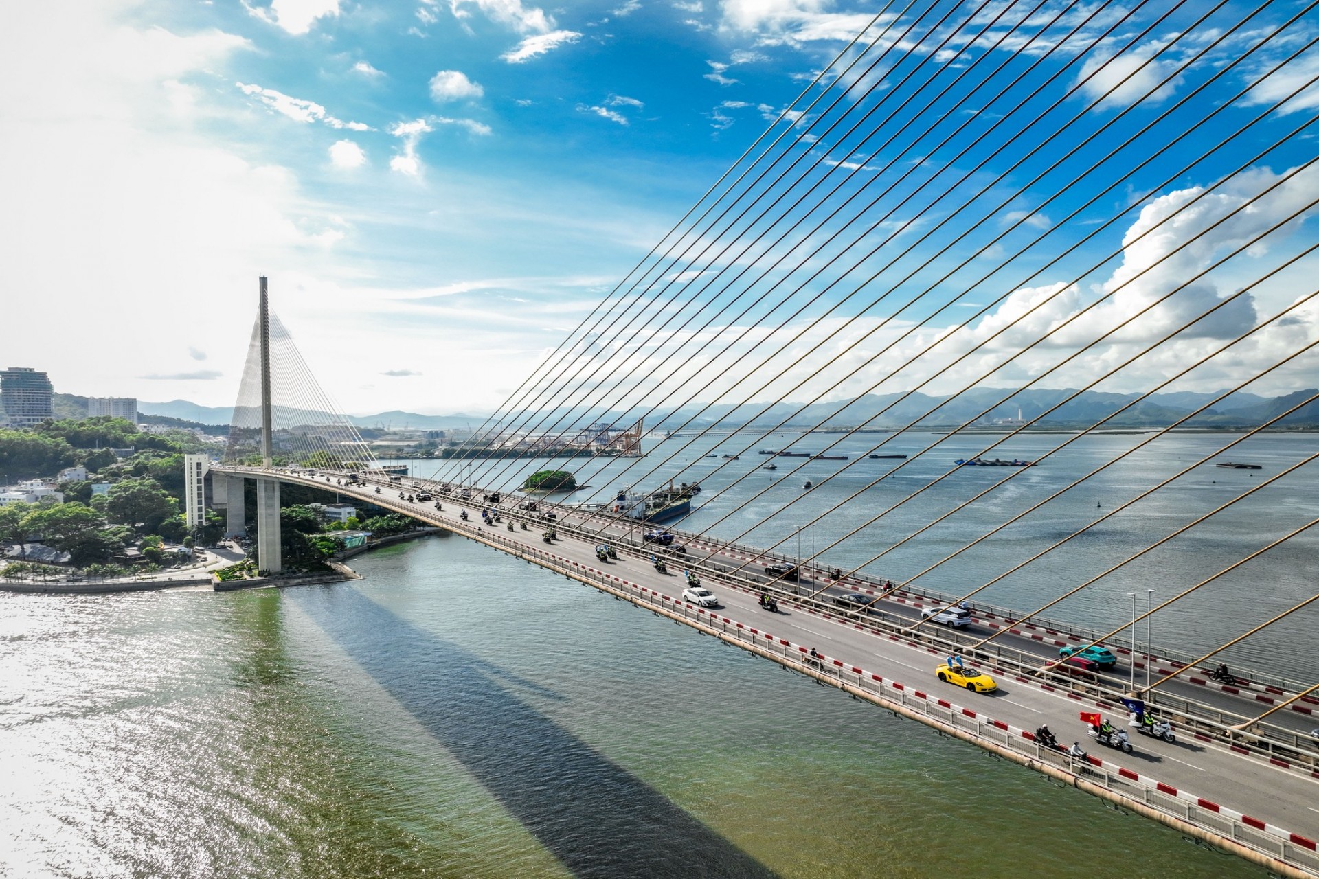 Ấn tượng màn diễu hành mô tô, xe máy tại Lễ hội Xe - Fun Wheels Festival Hạ Long 2024